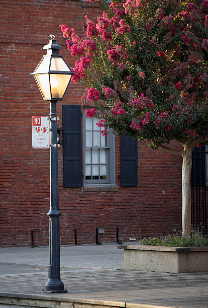 placa de proibido estacionar uma tradicional antigo luz de rua - bus transportation georgetown washington dc washington dc imagens e fotografias de stock