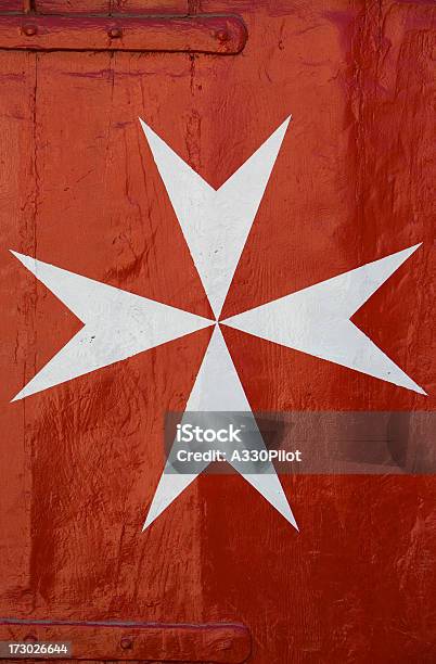 Cruz De Malta - Fotografias de stock e mais imagens de Bandeira - Bandeira, Branco, Caraterística Arquitetural