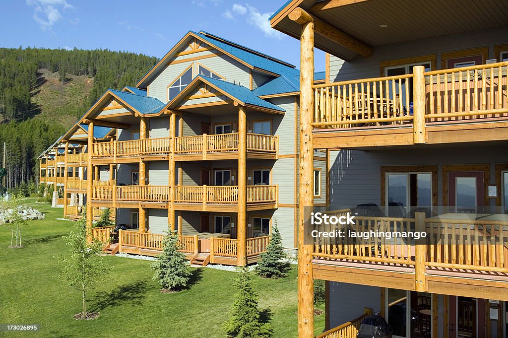 Außenansicht des Gebäudes – Haus Bau ski resort - Lizenzfrei Geländer Stock-Foto