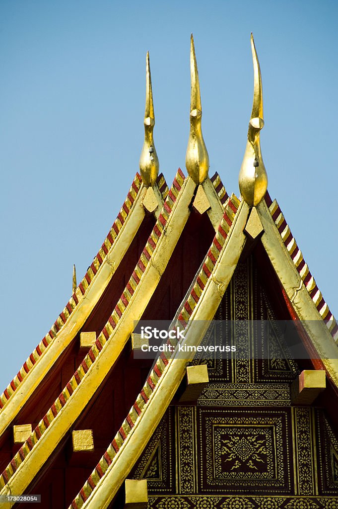 Templo de Tailandia Chang Mai golden spires en el último piso - Foto de stock de Colorido libre de derechos