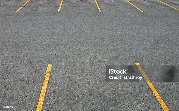 黄ストライプの駐車場 - からっぽのストックフォトや画像を多数ご用意 - からっぽ, アスファルト, 人物なし