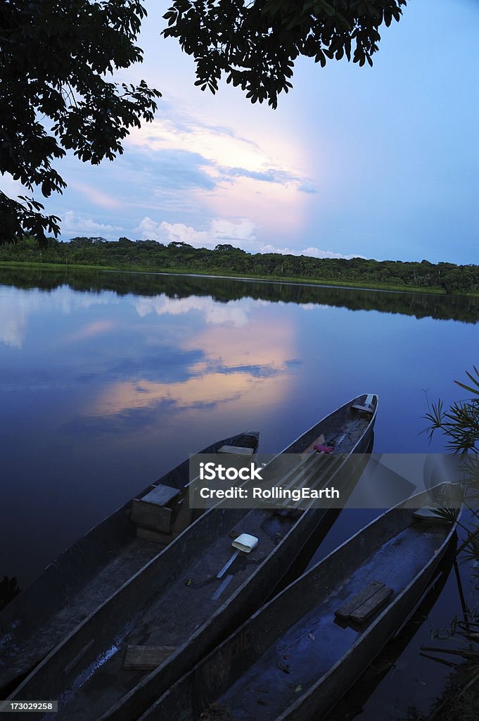 Canoa al tramonto - Foto stock royalty-free di Foresta pluviale tropicale