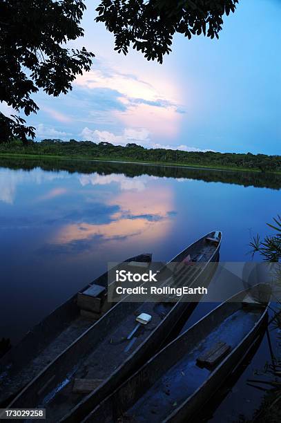 Canoa Al Tramonto - Fotografie stock e altre immagini di Foresta pluviale tropicale - Foresta pluviale tropicale, Laguna, Acqua