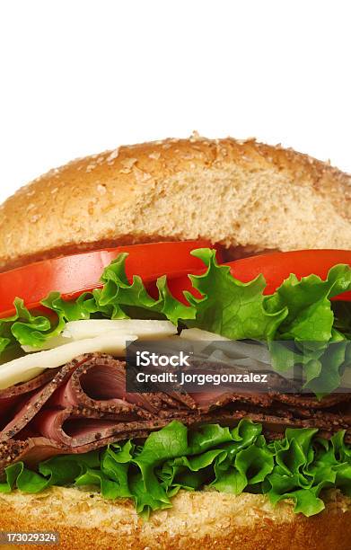 Closeuproastbeefsandwich - Fotografias de stock e mais imagens de Alface - Alface, Alimentação Saudável, Assado