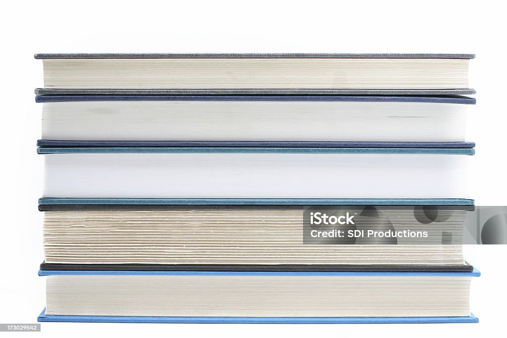 Empilhados de livros isolado em fundo branco - Royalty-free Livro Foto de stock