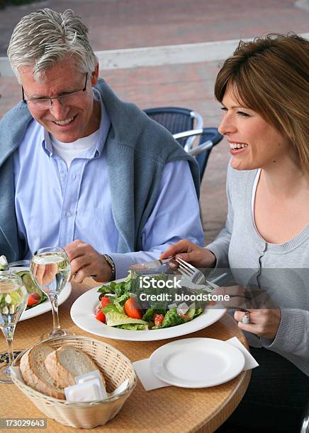 Almuerzo De Retratos Foto de stock y más banco de imágenes de 40-44 años - 40-44 años, 50-54 años, Adulto