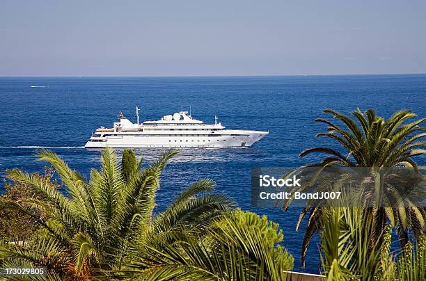 Estilo De Vida Mediterránea Foto de stock y más banco de imágenes de Principado de Mónaco - Principado de Mónaco, Yate, Azul