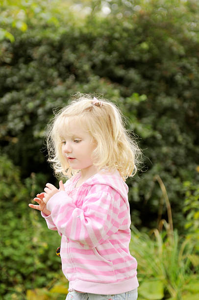 natureza menina - preschooler autumn beautiful blond hair imagens e fotografias de stock