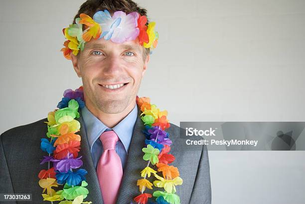 Foto de Empresário Sorri Com Faixa E Lei De Flores e mais fotos de stock de Adulto - Adulto, Arco-íris, Colorido