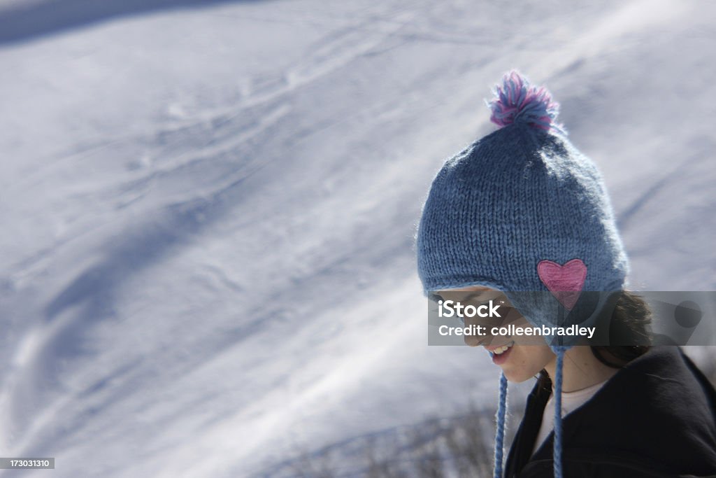 Rapariga a desfrutar do sol e neve - Royalty-free Adolescente Foto de stock