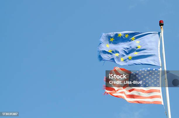 Photo libre de droit de Communauté Européenne Et Étatsunis Drapeau banque d'images et plus d'images libres de droit de Bleu - Bleu, Ciel, Ciel sans nuage