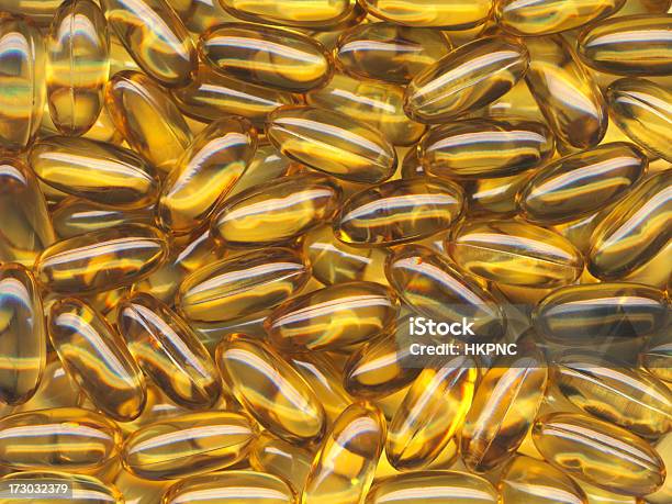 Full Frame Cuore Sano Pillole E Capsule Di Olio Di Pesce - Fotografie stock e altre immagini di Alimentazione sana