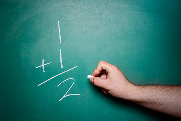las cuentas claras problema - simplicity mathematics mathematical symbol blackboard fotografías e imágenes de stock