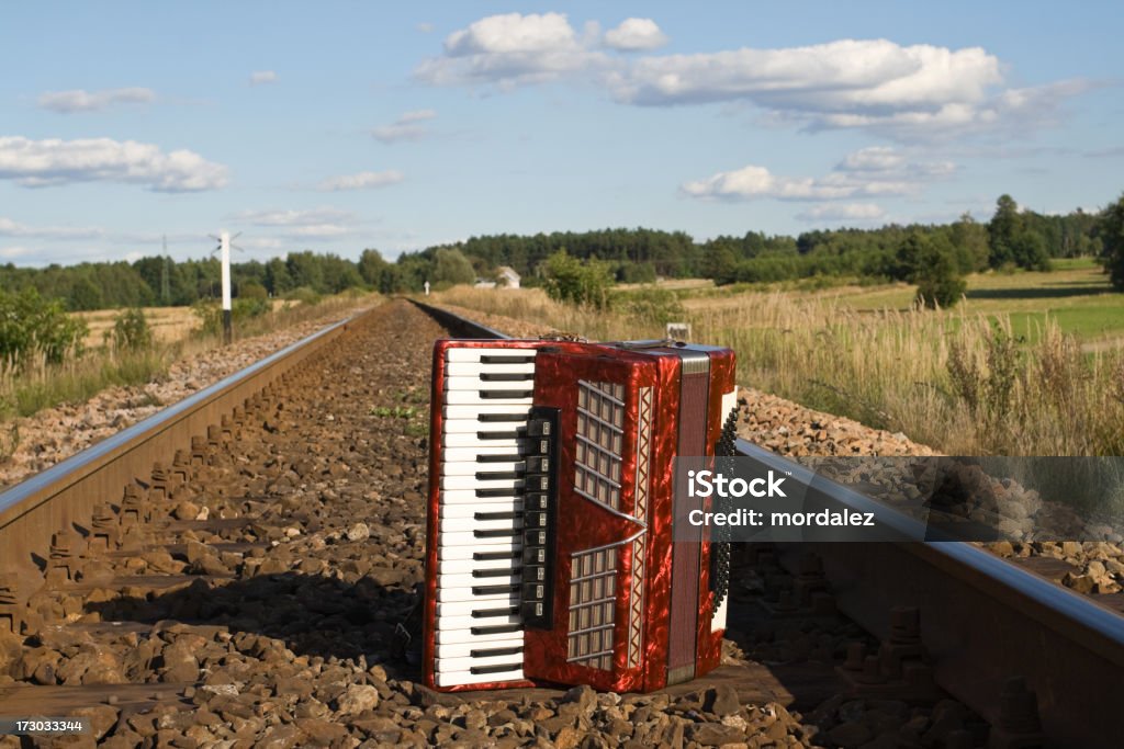 Railroad e acordeão - Foto de stock de Transporte ferroviário royalty-free