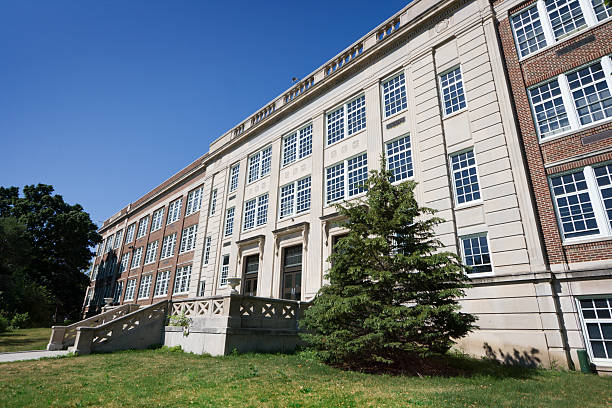 istock Urban Junior High School Building Facade and Front Steps Entrance 173033996