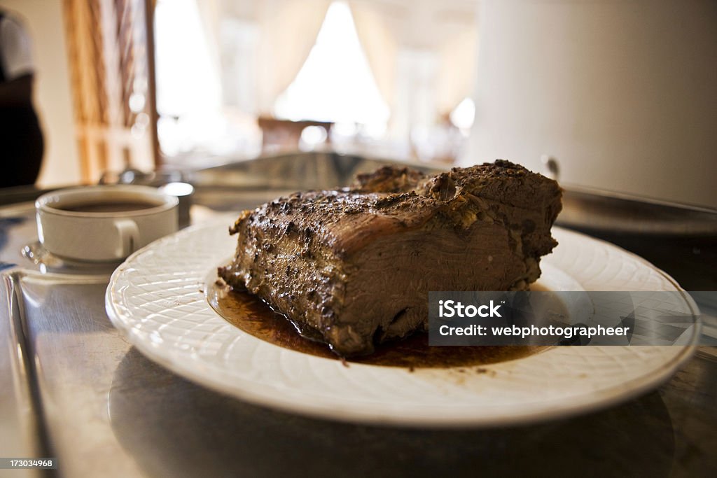Świeże pieczona wołowina - Zbiór zdjęć royalty-free (Bankiet)