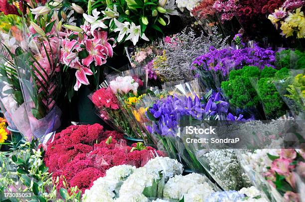 Photo libre de droit de Marché Aux Fleurs banque d'images et plus d'images libres de droit de Bouquet formel - Bouquet formel, Capitule, Conditionnement