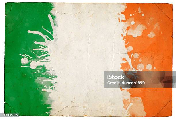 Bandera Irlandesa Salpicado Foto de stock y más banco de imágenes de Bandera de la República de Irlanda - Bandera de la República de Irlanda, Técnica de textura grunge, Cultura irlandesa