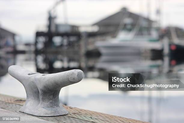 Porto Marina Dock Cunho - Fotografias de stock e mais imagens de Amarrado - Amarrado, Ancorado, Atividade Recreativa