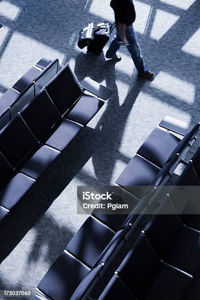 Aeroporto De Viagem De Negócios - Fotografias de stock e mais imagens de Adulto - Adulto, Aeroporto, Andar