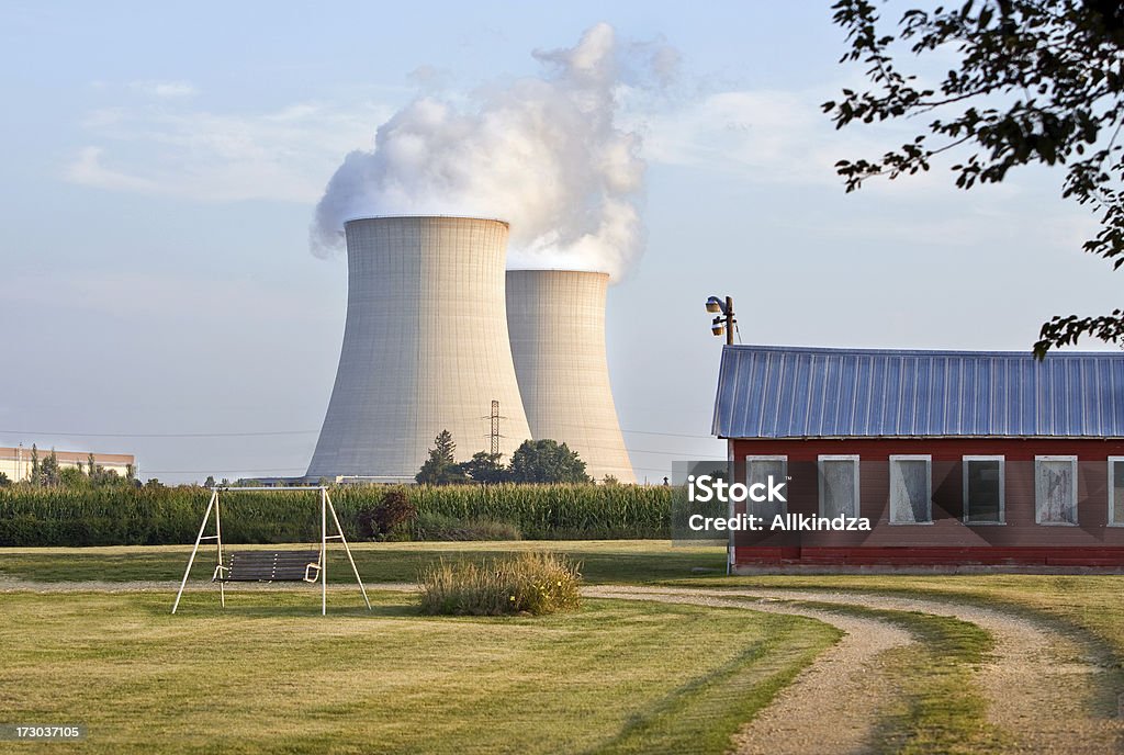 veiw nuclear - Royalty-free Abrigo de Jardim Foto de stock