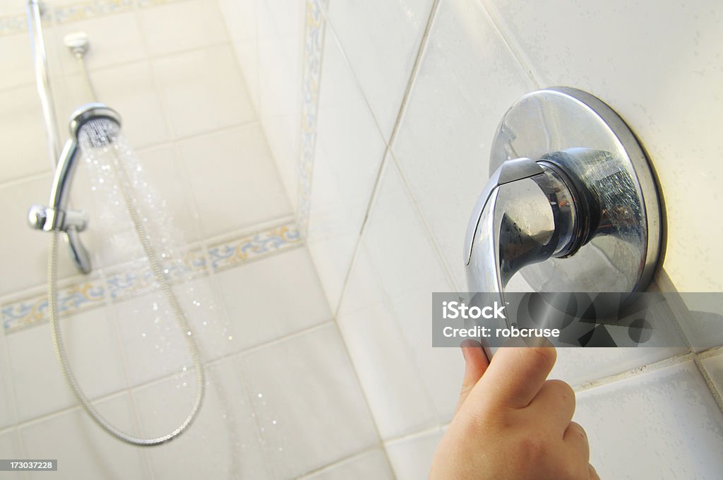 Desligamento do chuveiro - Foto de stock de Chuveiro - Instalação doméstica royalty-free