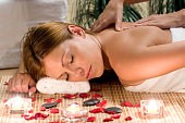 spa-frau-massage.jpg?b=1&s=170x170&k=20&c=zL0m6f19RJllWNLPsVaB1me8ERp0L2zDgR6J1zppzVI=