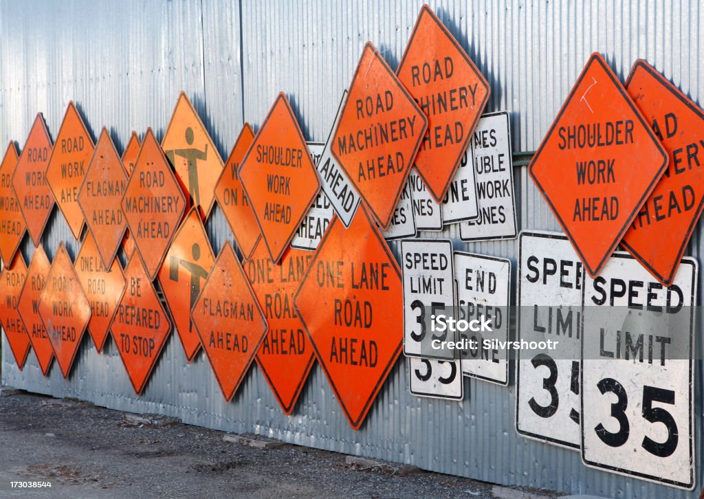 Straßenarbeiten und speed limit Beschilderung - Lizenzfrei Baugewerbe Stock-Foto