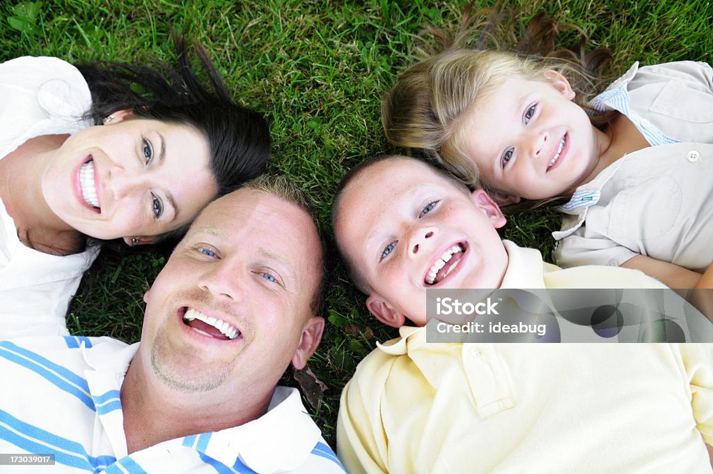 Famiglia felice - Foto stock royalty-free di 2-3 anni