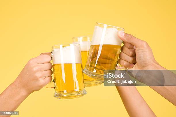 Tempo De Cerveja - Fotografias de stock e mais imagens de Cerveja - Cerveja, Brinde, Amarelo