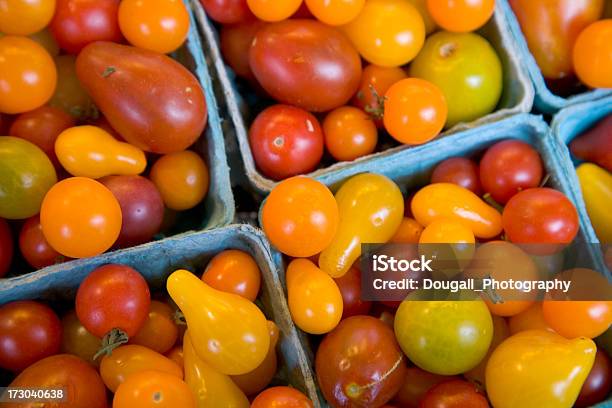 Pomidory - zdjęcia stockowe i więcej obrazów Bez ludzi - Bez ludzi, Dojrzały, Fotografika