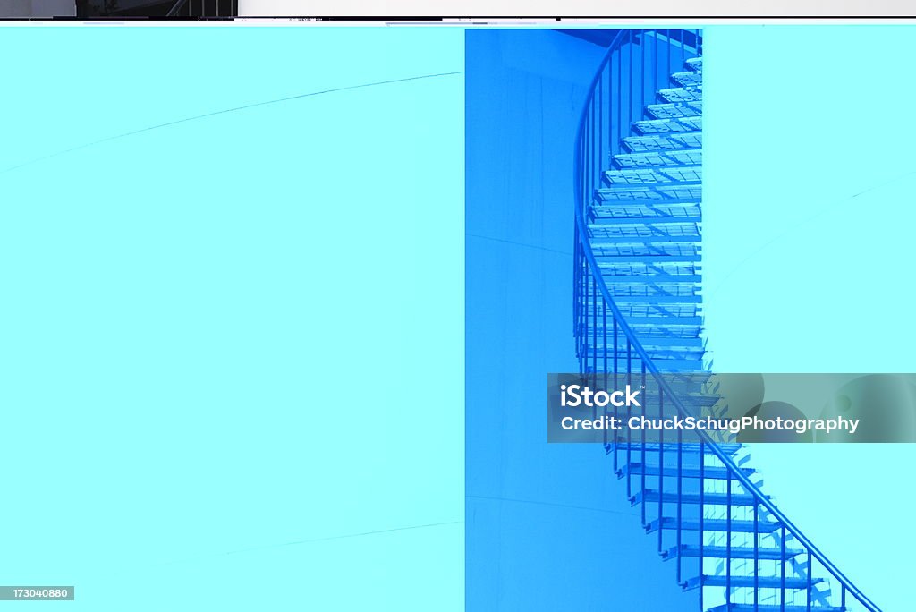 Zbiornik magazynowy paliwa rafinerii Schody spiralne - Zbiór zdjęć royalty-free (Ropa naftowa)