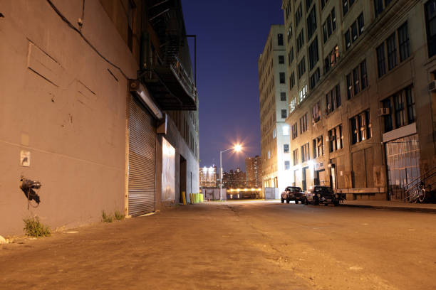 istock Deserted Brooklyn DUMBO Backstreet at Night 173040976