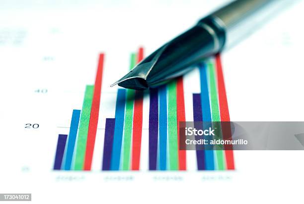 Foto de Equilíbrio De Negócios e mais fotos de stock de Analisar - Analisar, Aprimoramento, Boletim Escolar