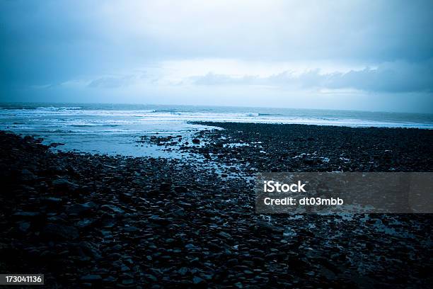 Foto de Surfe De Inverno e mais fotos de stock de Alto contraste - Alto contraste, Amuado, Arrebentação