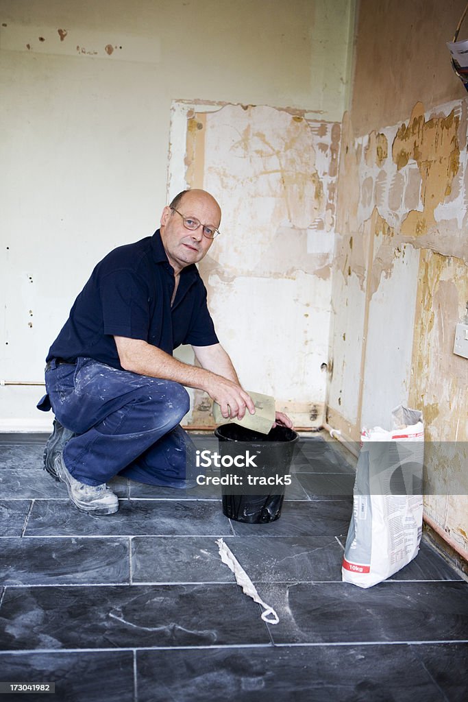 Limpieza de la nueva piso - Foto de stock de 50-59 años libre de derechos