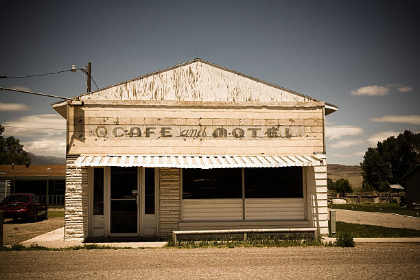 istock Abandoned Roadside Diner in Utah 173042091