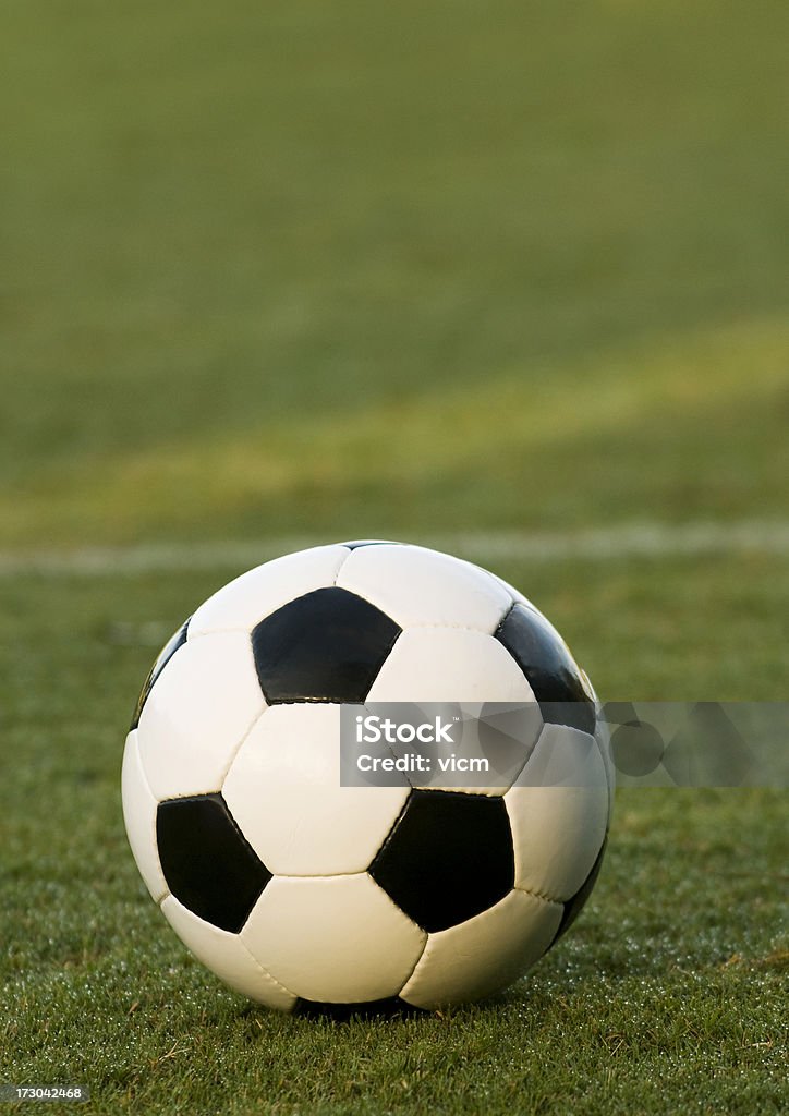 Pelota de fútbol primer plano - Foto de stock de Aire libre libre de derechos