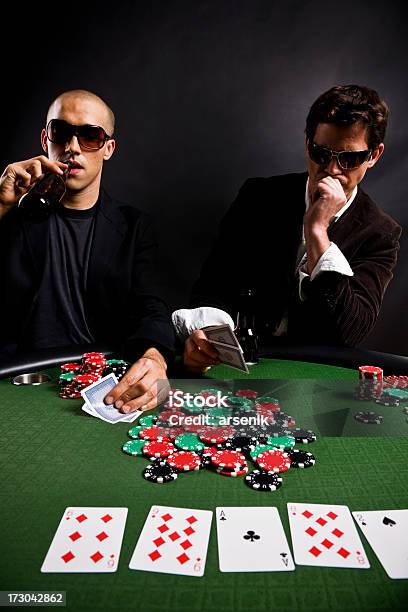 Foto de Jogo De Pokerdois Jogadores e mais fotos de stock de 20 Anos - 20 Anos, 20-24 Anos, 25-30 Anos