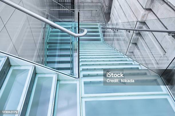 Современные Стеклянная Лестница — стоковые фотографии и другие картинки Архитектура - Архитектура, Без людей, Бизнес