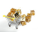 weihnachts-geschenk-box-in-den-einkaufswagen.jpg?b=1&s=170x170&k=20&c=mzViuR2AhaEjLh90J4wieavoL_IobwRGafumqVVM_VQ=