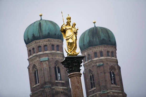 istock Statue of the virgin 173043511
