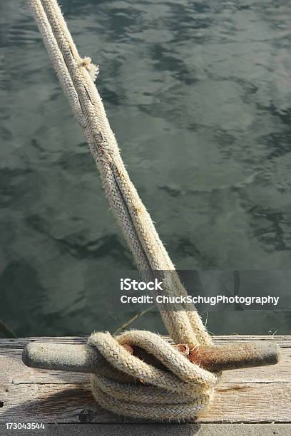 Nó De Corda Para Acoplar Cunho Detalhe - Fotografias de stock e mais imagens de Amarrado - Amarrado, Amarrar, Ancorado