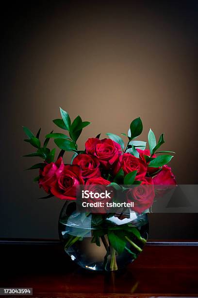 金魚鉢の赤いバラ - 植物 バラのストックフォトや画像を多数ご用意 - 植物 バラ, 花, ブーケ