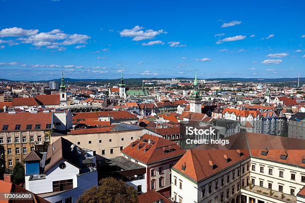 Vista Panorámica De Brno República Checa Foto de stock y más banco de imágenes de Brno - Brno, Panorama urbano, Aire libre