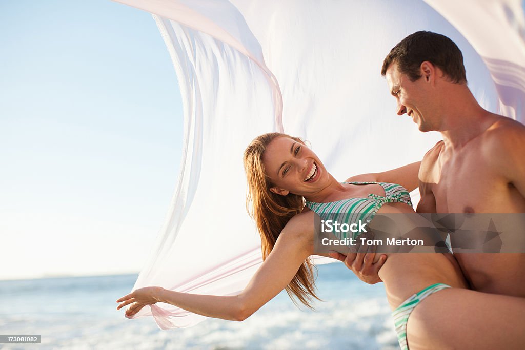 Casal na praia - Foto de stock de 20-24 Anos royalty-free
