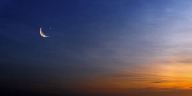 istock Half moon and starry sky When the sun sets 1731058231