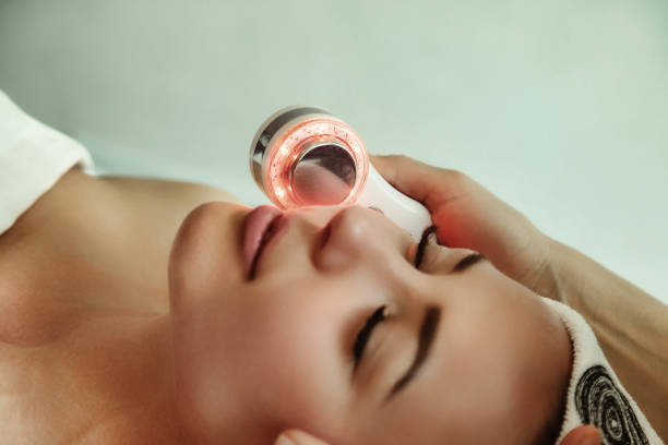 istock Beautician doing led light therapy to woman with problematic skin in SPA 1731090995