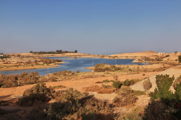 a vista sobre abu simbel, egito, áfrica - lake nasser - fotografias e filmes do acervo