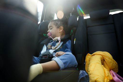 istock Little girl sleeping car safety seat 1731149317